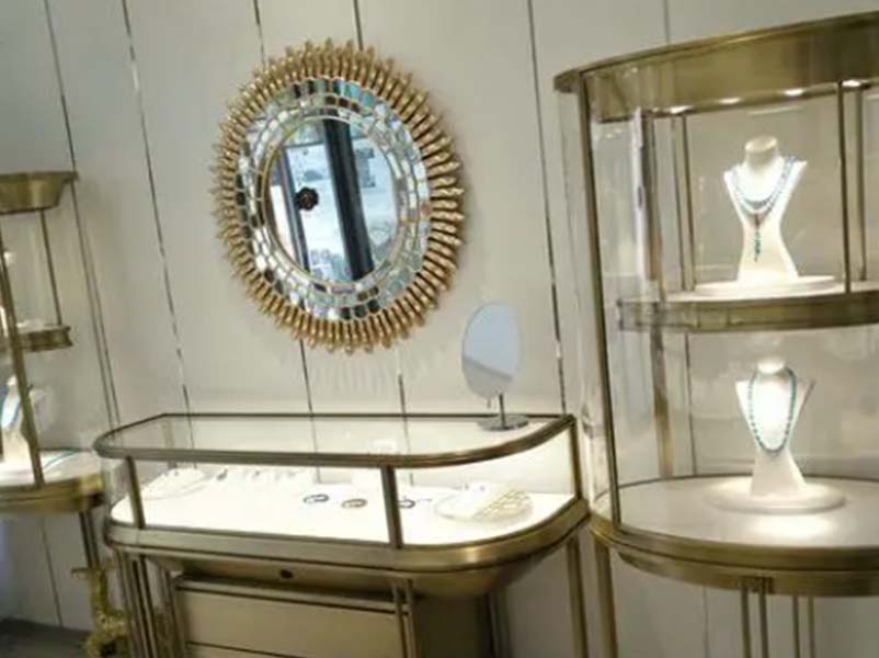 珠宝店铺里玻璃珠宝展示柜要怎样保持干净